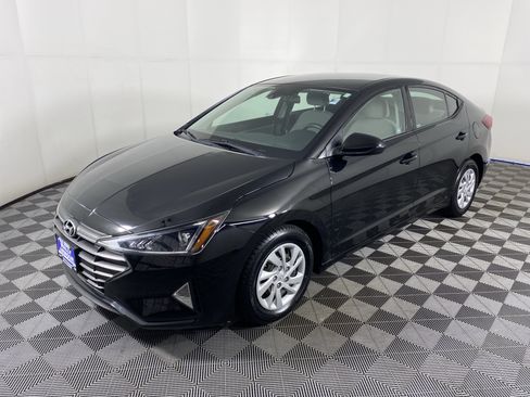 Used 2020 Hyundai Elantra SE FWD image 9