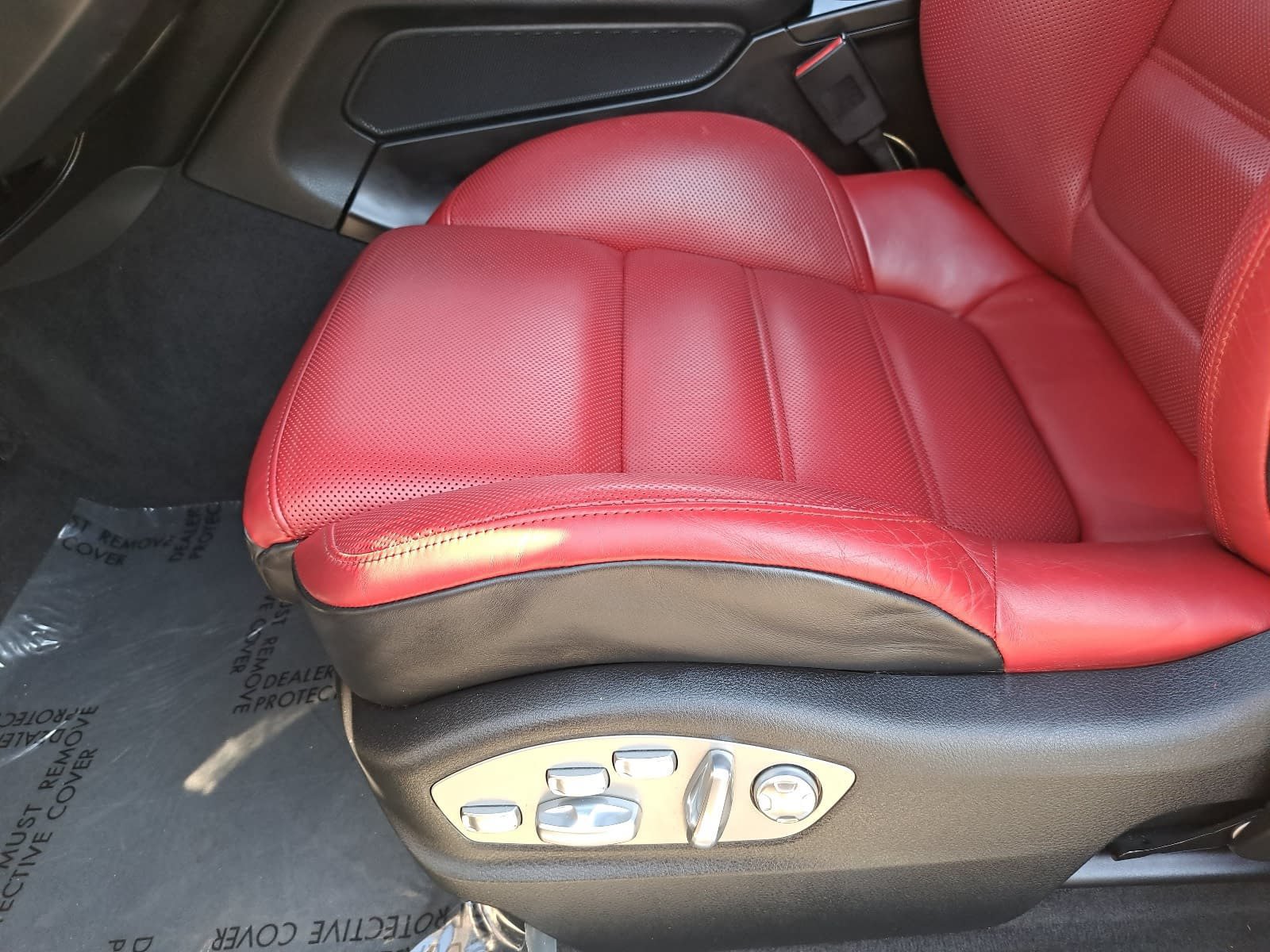 Used 2018 Porsche Macan Turbo AWD/4WD image 32