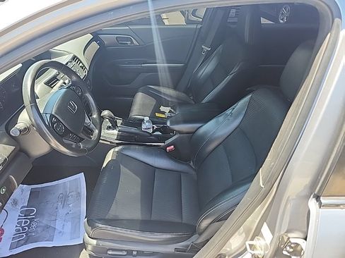 Used 2017 Honda Accord Sport image 10