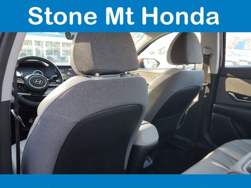 Used 2024 Hyundai Elantra Limited image 10