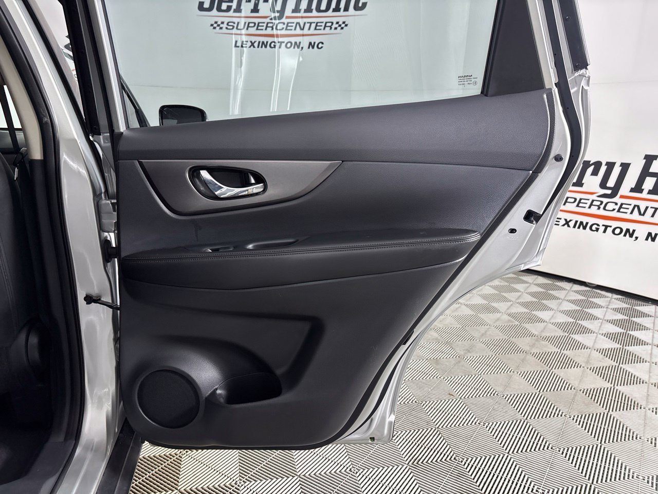 Used 2015 Nissan Rogue S FWD image 20