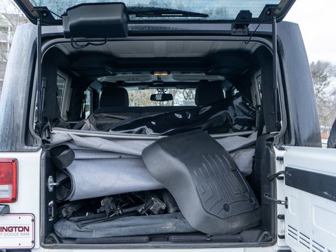 Used 2015 Jeep Wrangler Sahara image 9