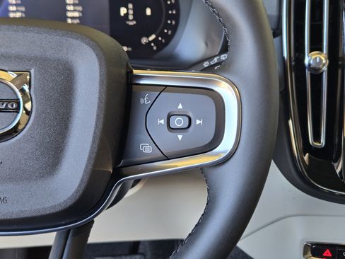 New 2026 Volvo XC40 B5 Ultra w/ Protection Package Premier image 30