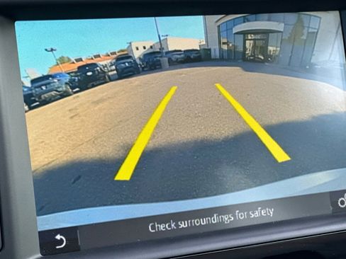 Used 2017 Jaguar XE image 21