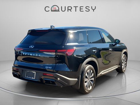 Certified 2025 INFINITI QX60 Pure image 3