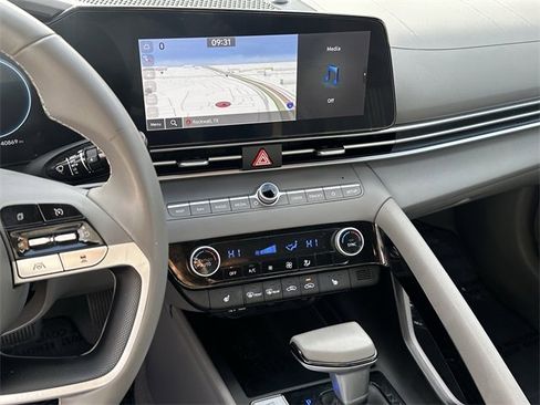 Used 2023 Hyundai Elantra SEL w/ Convenience Package image 15