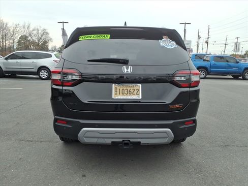 Used 2025 Honda Pilot TrailSport image 3