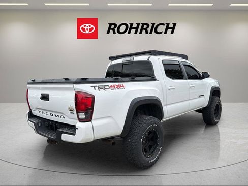 Used 2019 Toyota Tacoma TRD Off-Road w/ Technology Package image 6