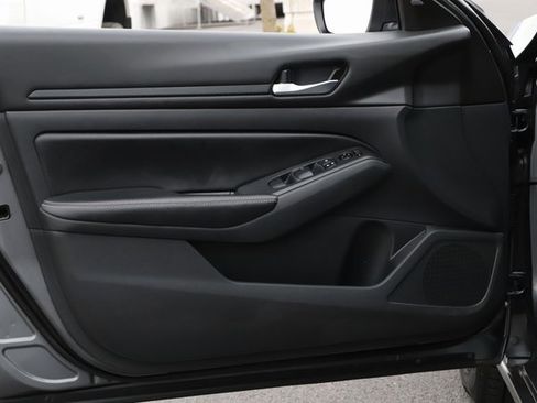 Used 2024 Nissan Altima 2.5 SV image 14