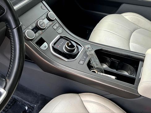 Used 2019 Land Rover Range Rover Evoque SE AWD/4WD image 14