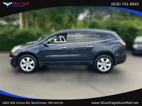 Used 2017 Chevrolet Traverse LT w/ Style and Technology Package AWD/4WD image 2