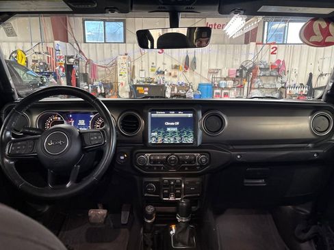 Certified 2022 Jeep Gladiator Sport AWD/4WD image 18