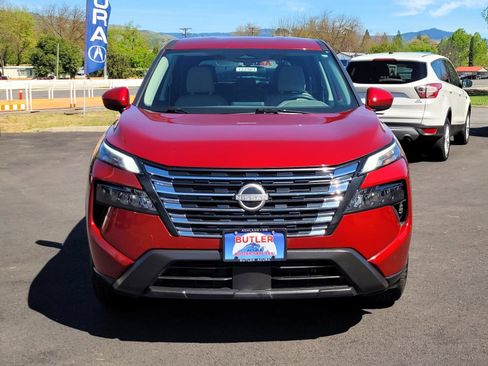 Used 2025 Nissan Rogue SV AWD/4WD image 2