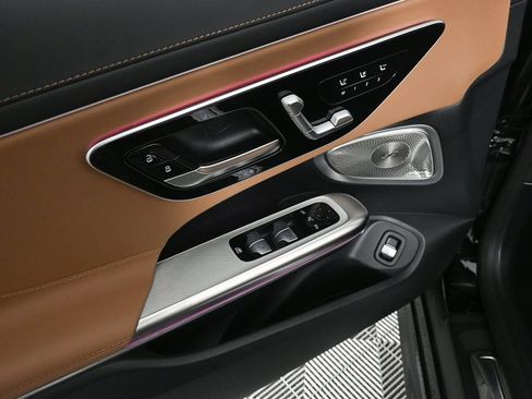 Certified 2024 Mercedes-Benz CLE 300 4MATIC Cabriolet image 8