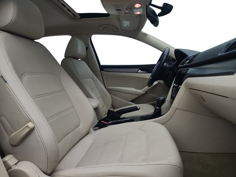 Used 2014 Volkswagen Passat TDI SE FWD image 24
