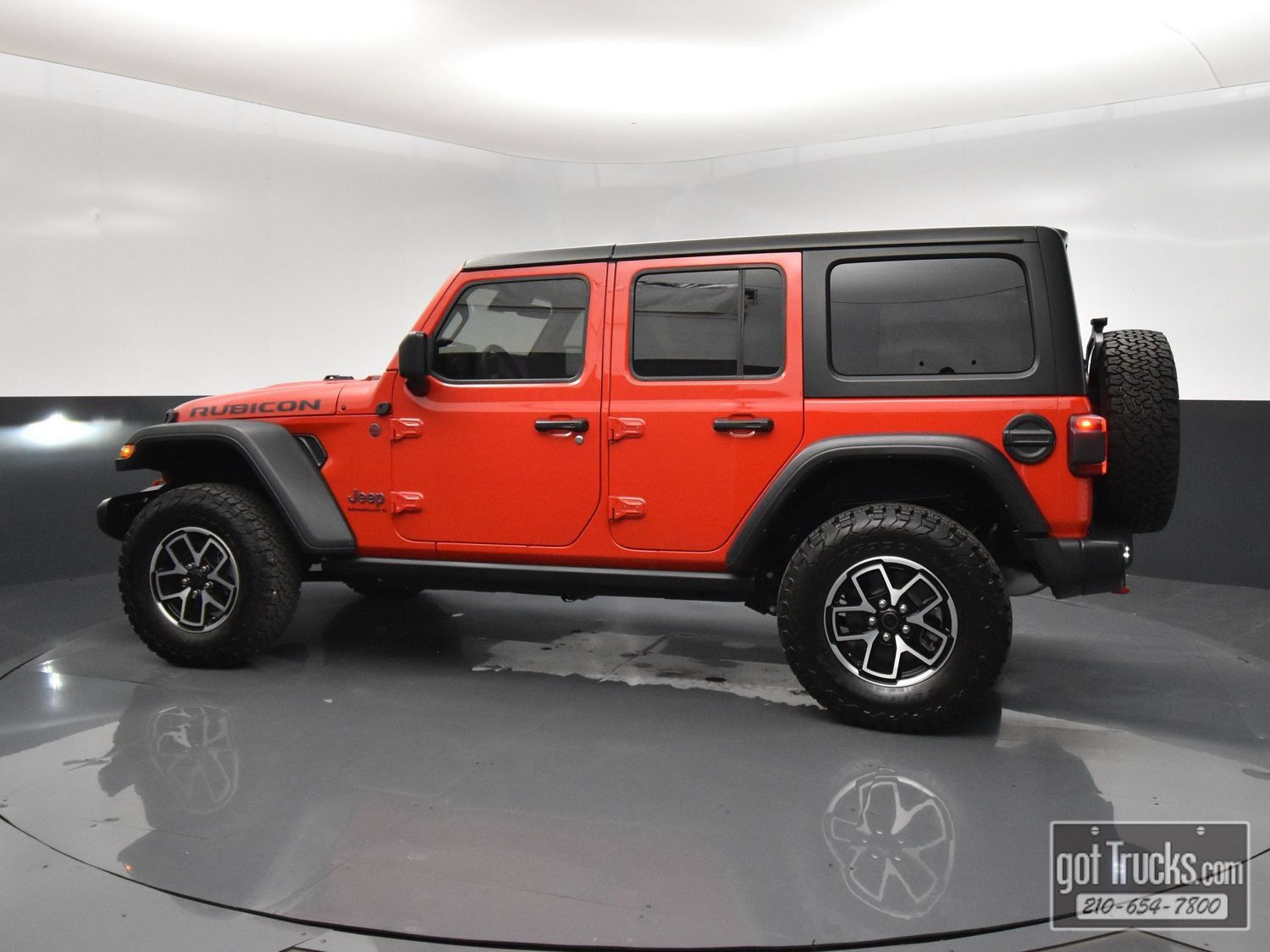 Used 2024 Jeep Wrangler Unlimited Rubicon w/ Technology Group AWD/4WD image 3
