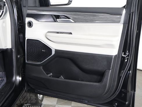 Used 2022 Jeep Wagoneer Series III w/ Premium Group I image 30