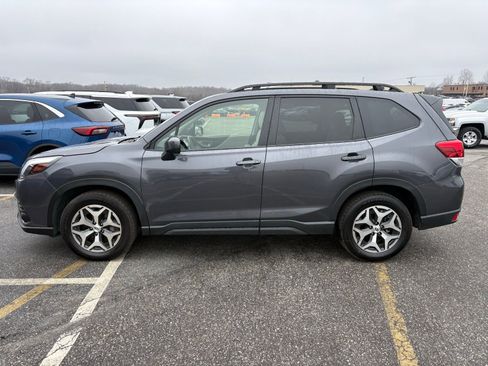 Used 2024 Subaru Forester Premium image 8