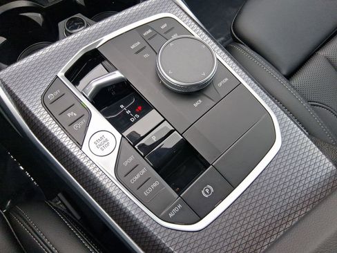 Used 2025 BMW 330i Sedan w/ Convenience Package image 26