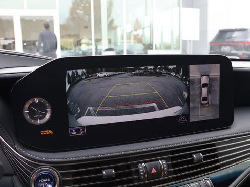 Used 2021 Lexus LS 500h image 24