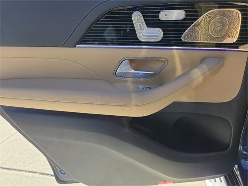 Used 2024 Mercedes-Benz GLS 450 4MATIC image 41