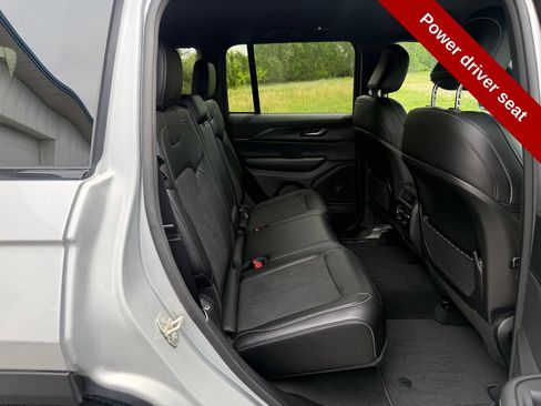 Used 2024 Jeep Grand Cherokee Altitude AWD/4WD image 39