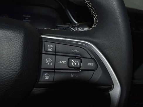 Used 2024 Jeep Grand Cherokee L Laredo image 18