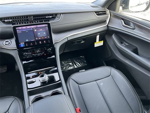 New 2025 Jeep Grand Cherokee Limited w/ Trailer Tow Package image 34