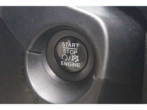 Used 2017 Jeep Renegade Latitude image 19