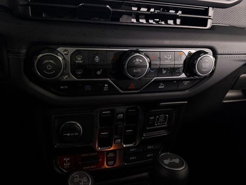 Certified 2025 Jeep Wrangler Unlimited Rubicon 4xe w/ Convenience Group image 17