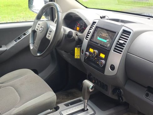 Used 2014 Nissan Frontier SV w/ SV Value Truck Package image 17