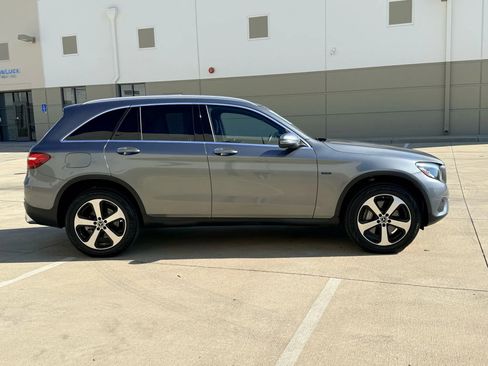 Used 2019 Mercedes-Benz GLC 350e 4MATIC image 4
