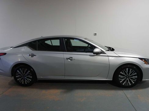 Used 2023 Nissan Altima 2.5 SV image 6