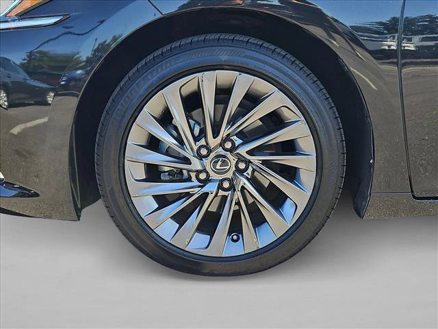 Used 2024 Lexus ES 300h w/ Luxury Package FWD image 24
