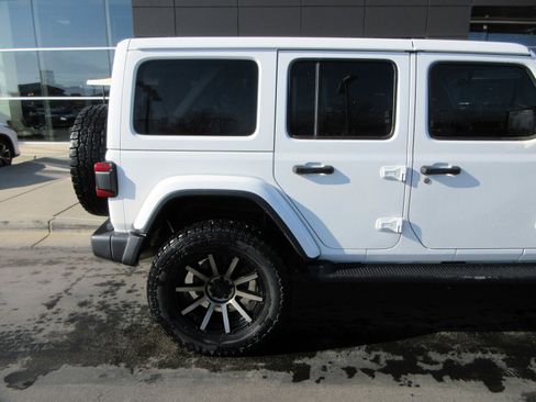 Used 2020 Jeep Wrangler Unlimited Sahara image 11