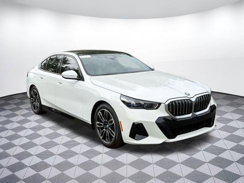 Certified 2024 BMW 530i xDrive w/ M Sport Package AWD/4WD image 7