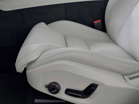 New 2026 Volvo XC60 B5 Ultra w/ Climate Package image 18