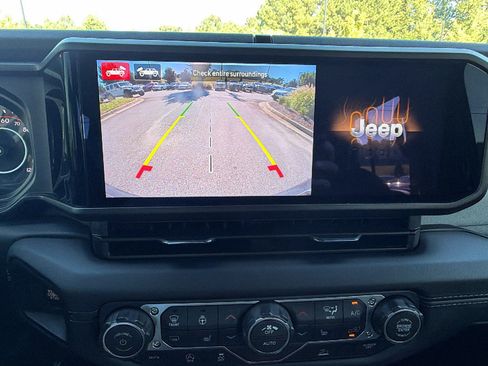 Used 2026 Jeep Wrangler Unlimited Sahara w/ Technology Group AWD/4WD image 34