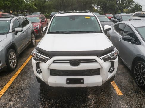 Used 2021 Toyota 4Runner SR5 Premium w/ Moonroof Package RWD image 5