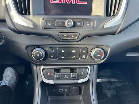 Used 2024 GMC Terrain SLE image 17