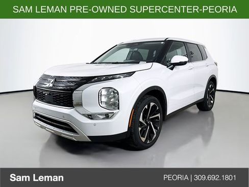 Used 2024 Mitsubishi Outlander SE image 3