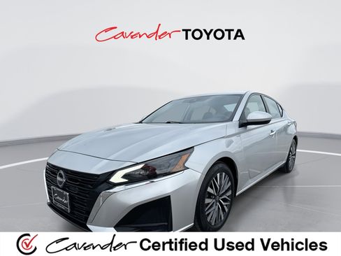 Used 2023 Nissan Altima 2.5 SV image 1