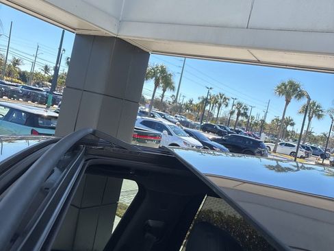 Used 2024 Land Rover Range Rover Long Wheelbase SE image 14