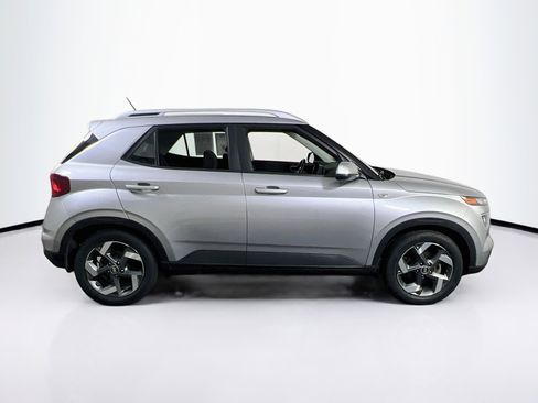 Used 2023 Hyundai Venue SEL FWD image 4