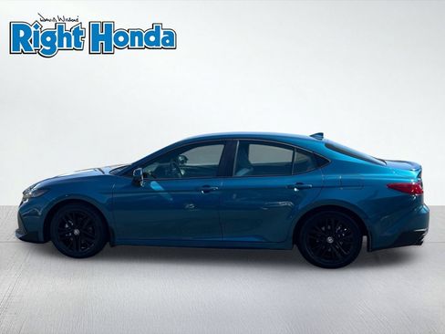 Used 2025 Toyota Camry SE w/ Convenience Package FWD image 3