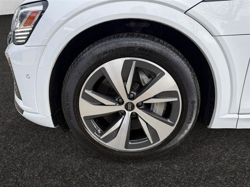 Used 2024 Audi Q8 e-tron Premium Plus image 15