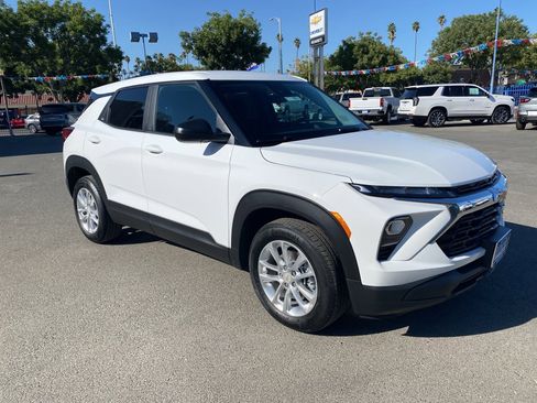 Used 2026 Chevrolet TrailBlazer LS w/ LS Convenience Package image 9