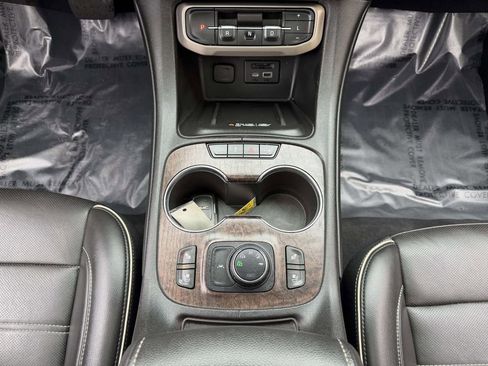 Used 2023 GMC Acadia Denali w/ Black Diamond Edition AWD/4WD image 23