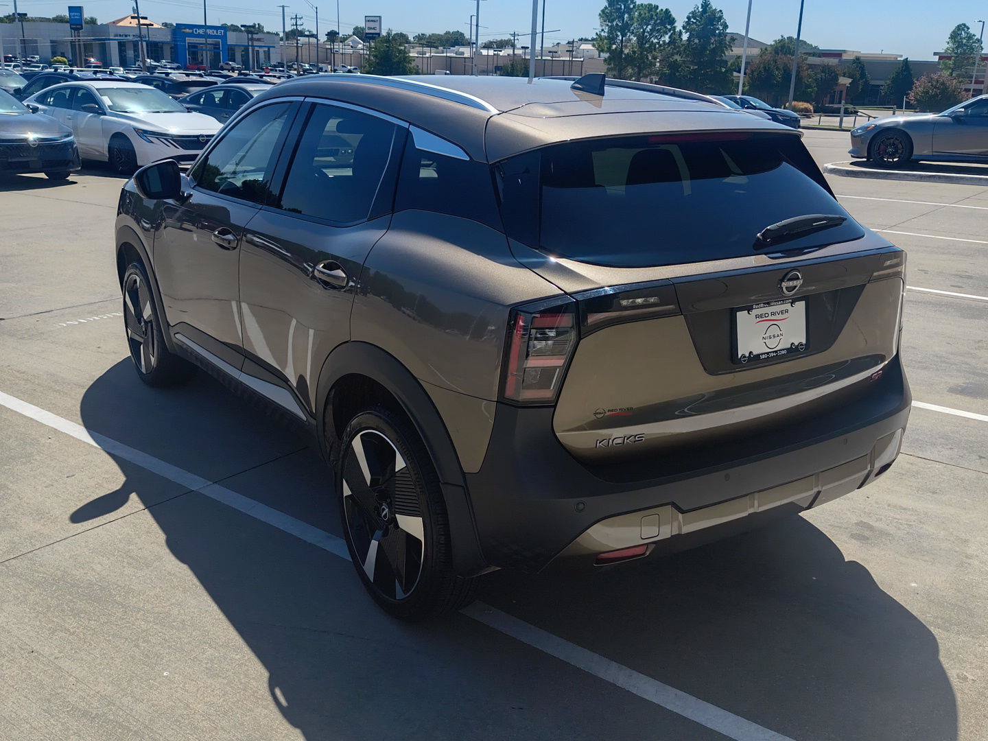 Used 2025 Nissan Kicks SR FWD image 15
