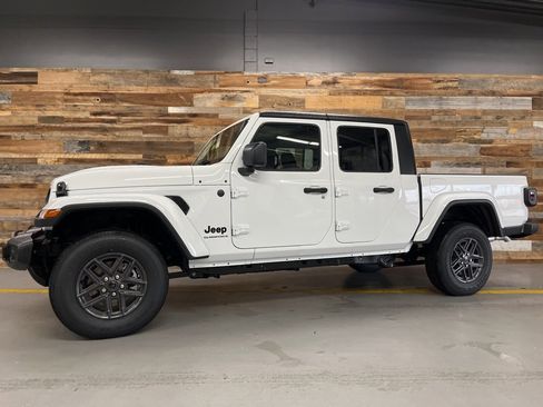 New 2026 Jeep Gladiator Sport AWD/4WD image 55